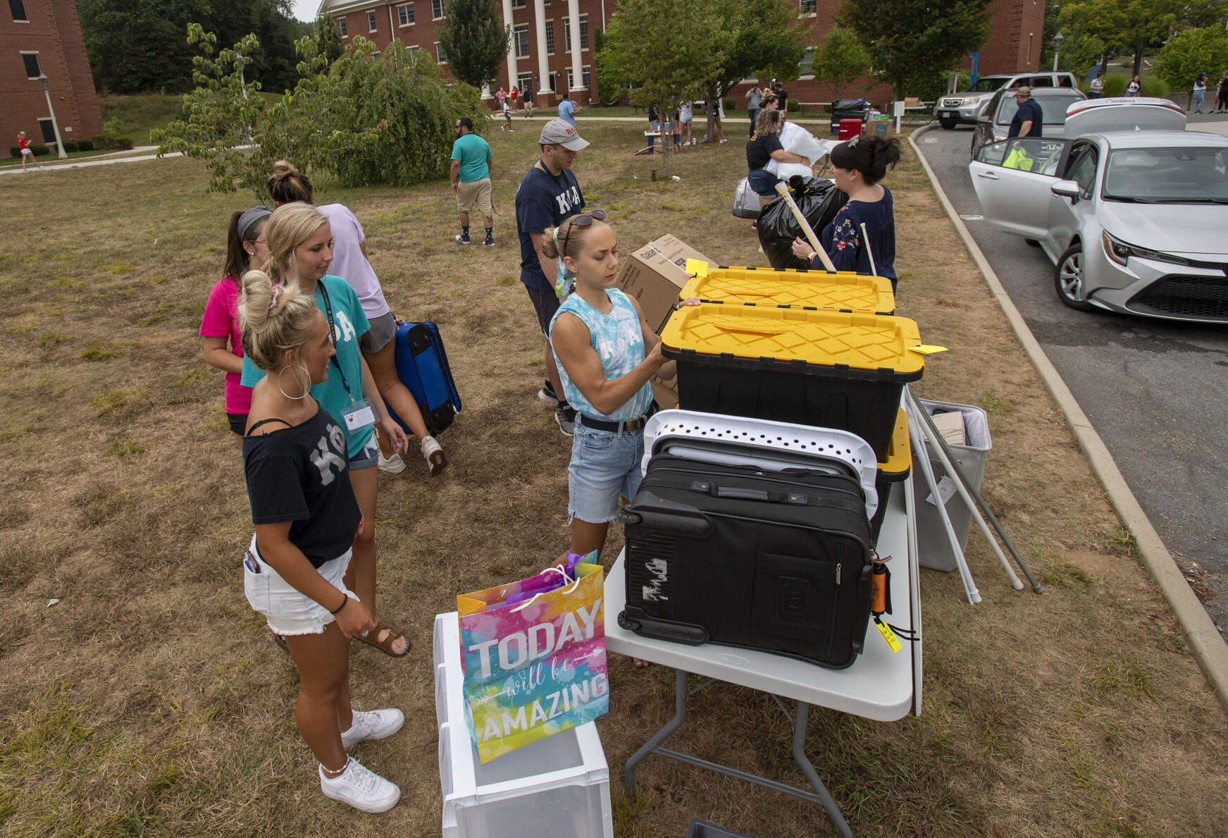 Emory & Henry Move In Day-03
